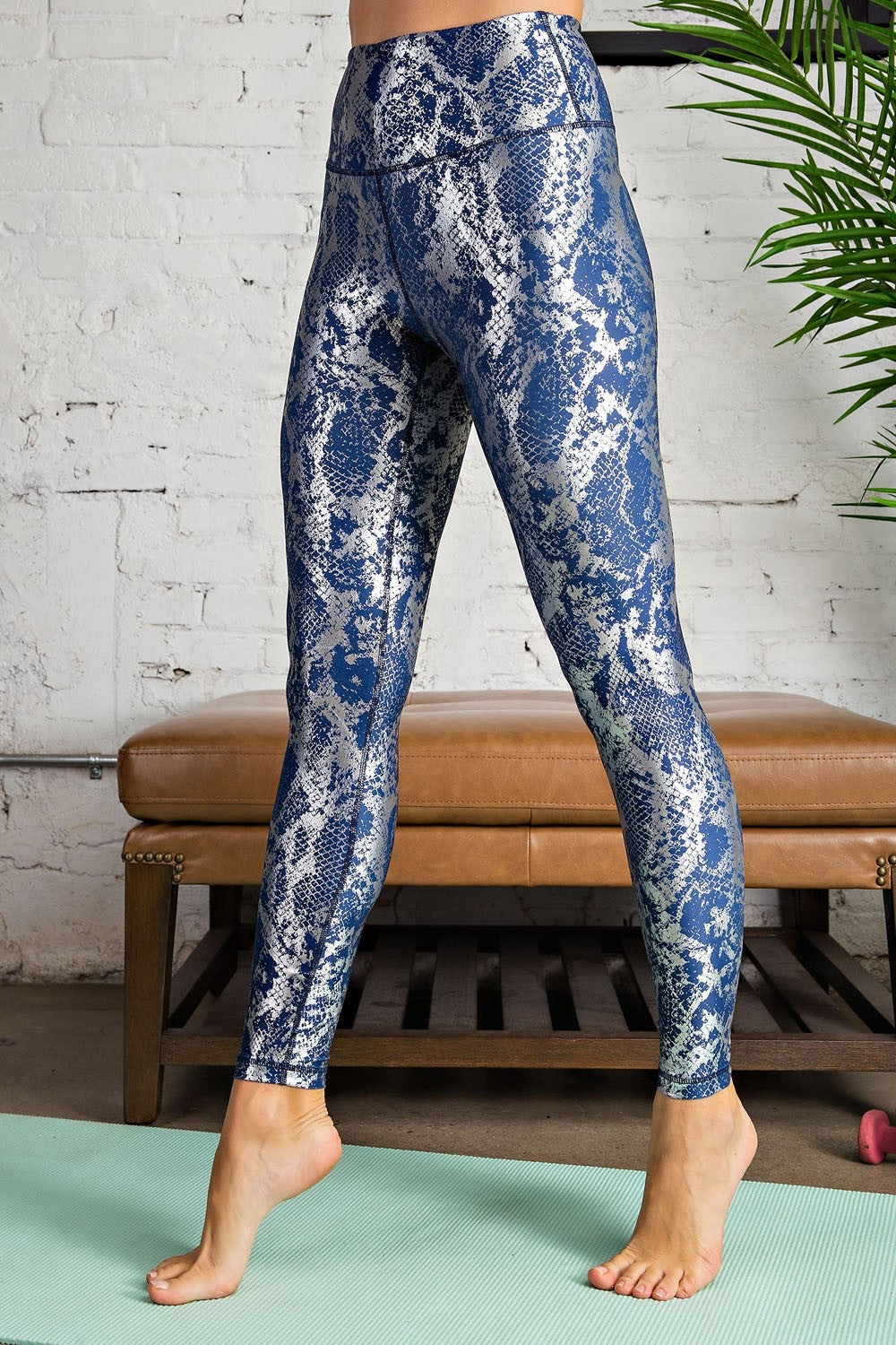 Cool Weather Crowd Curvy Snake Foil Print Leggings