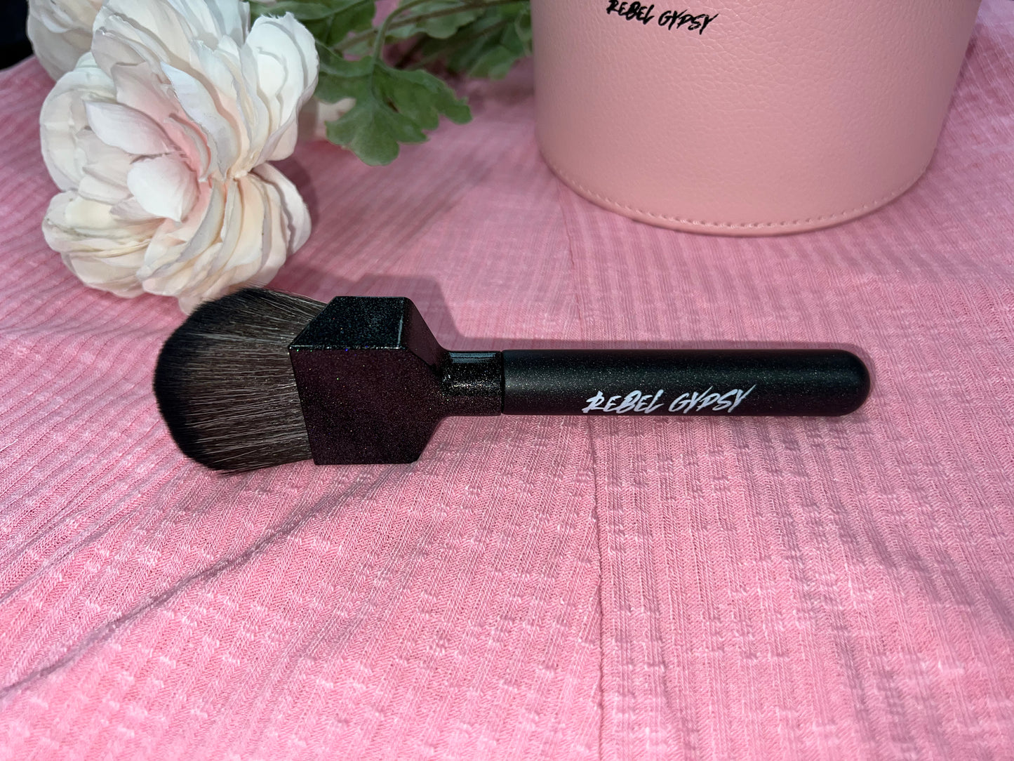Making Art Wide Angled Foundation Brush