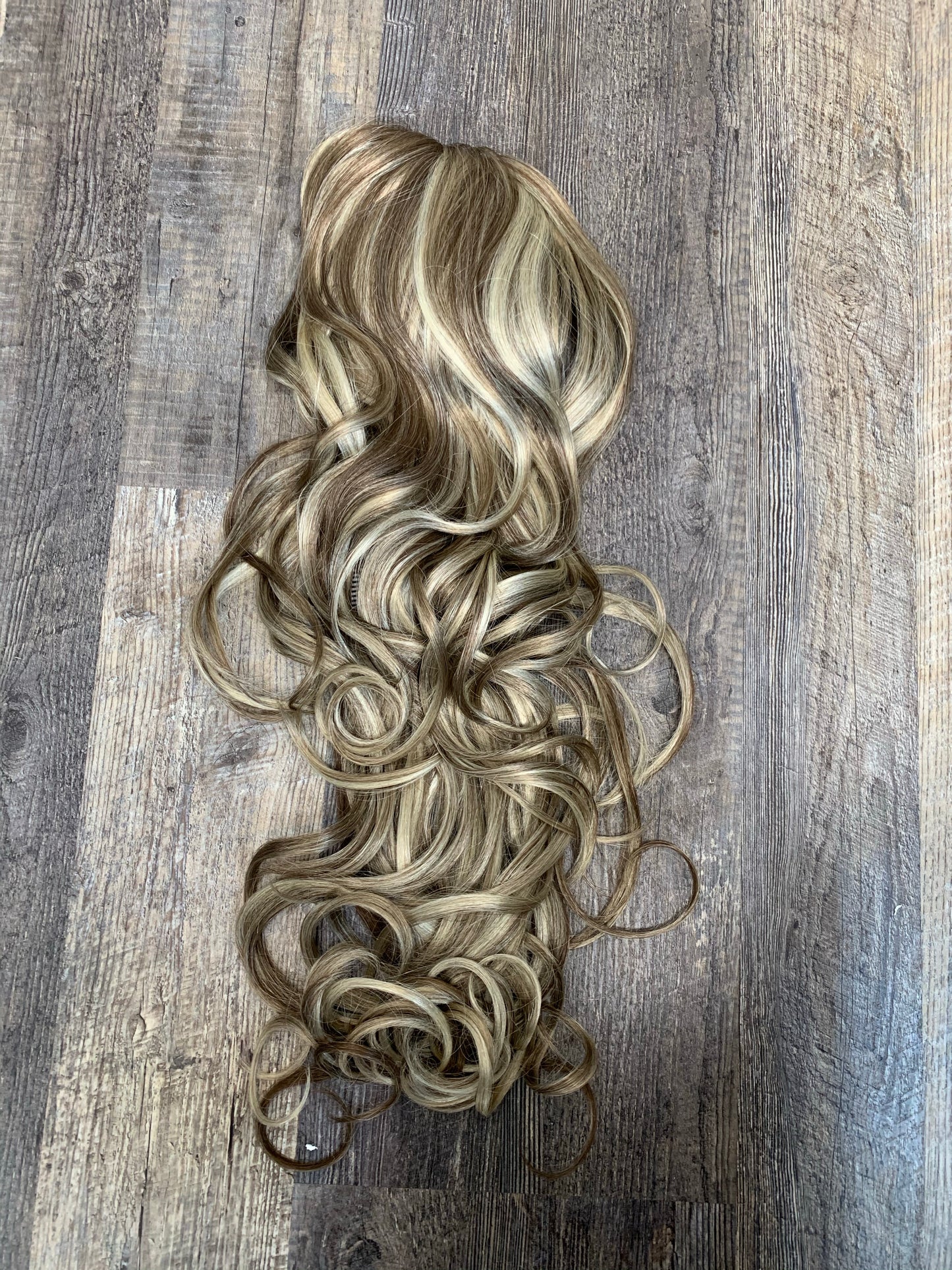 Summer Blonde 30" Wavy Ponytail