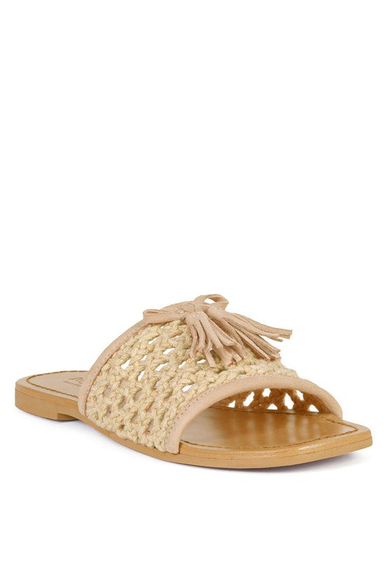 CEDAR HANDWOVEN NATURAL TASSEL FLATS