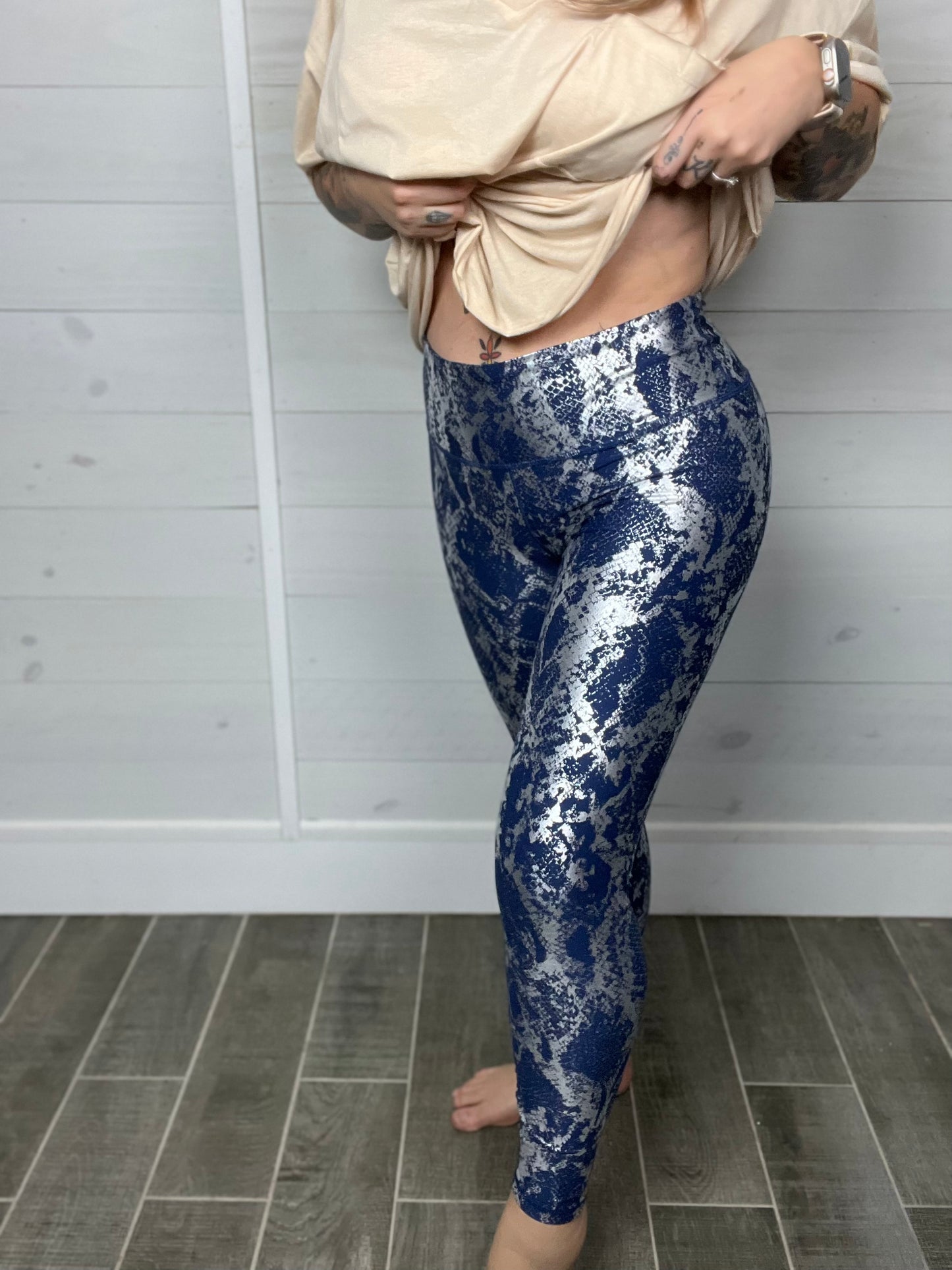 Cool Weather Crowd Curvy Snake Foil Print Leggings