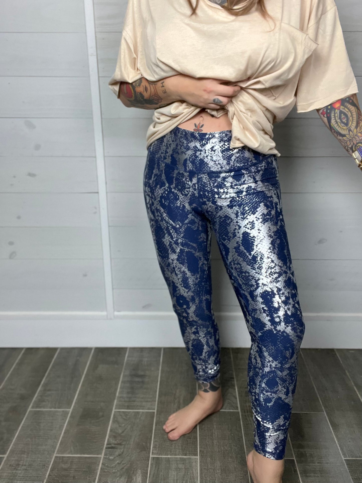 Cool Weather Crowd Curvy Snake Foil Print Leggings