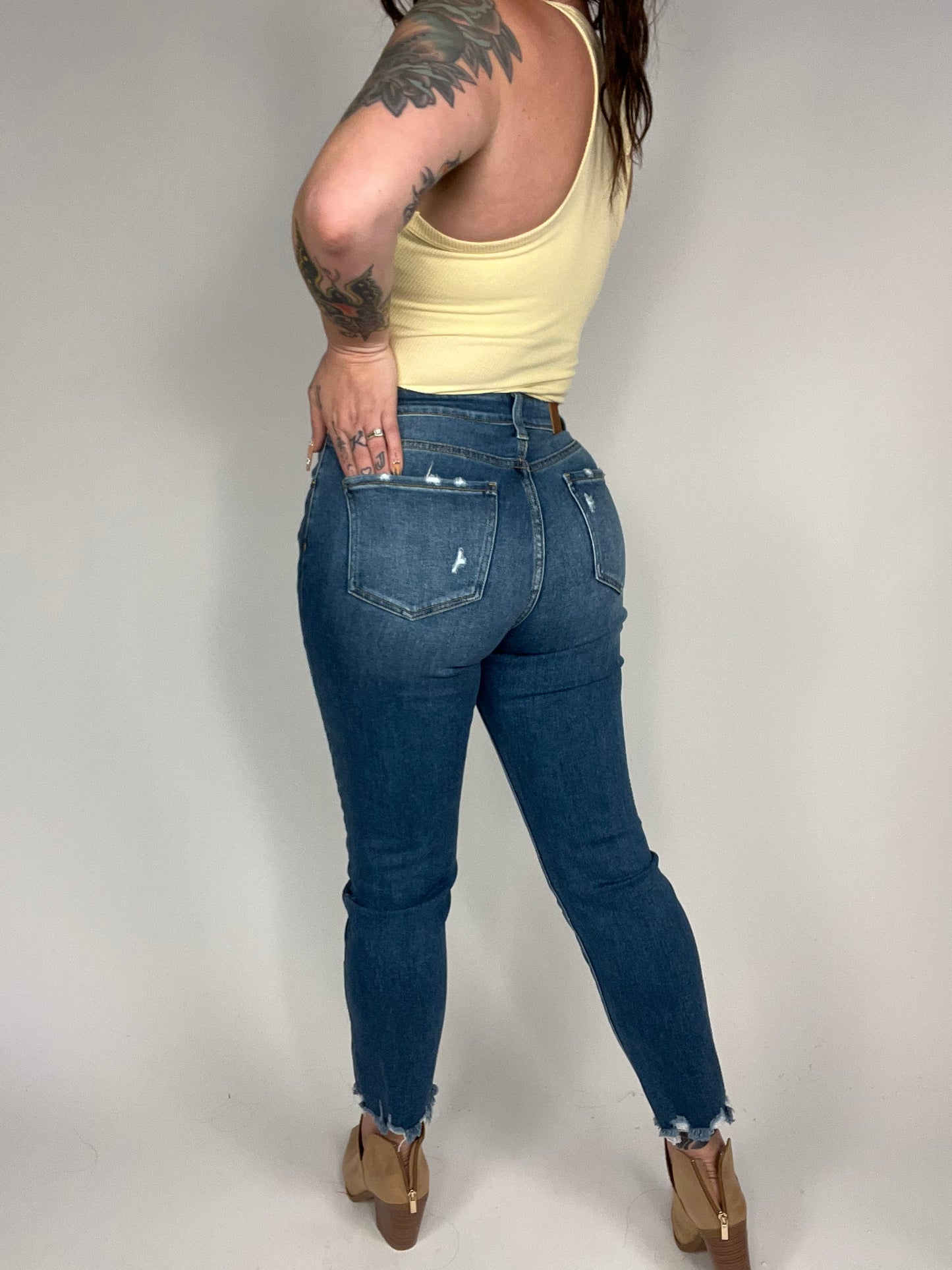 CURVY - ARTEMIS - HIGH RISE SLIM STRAIGHT JEANS - BP