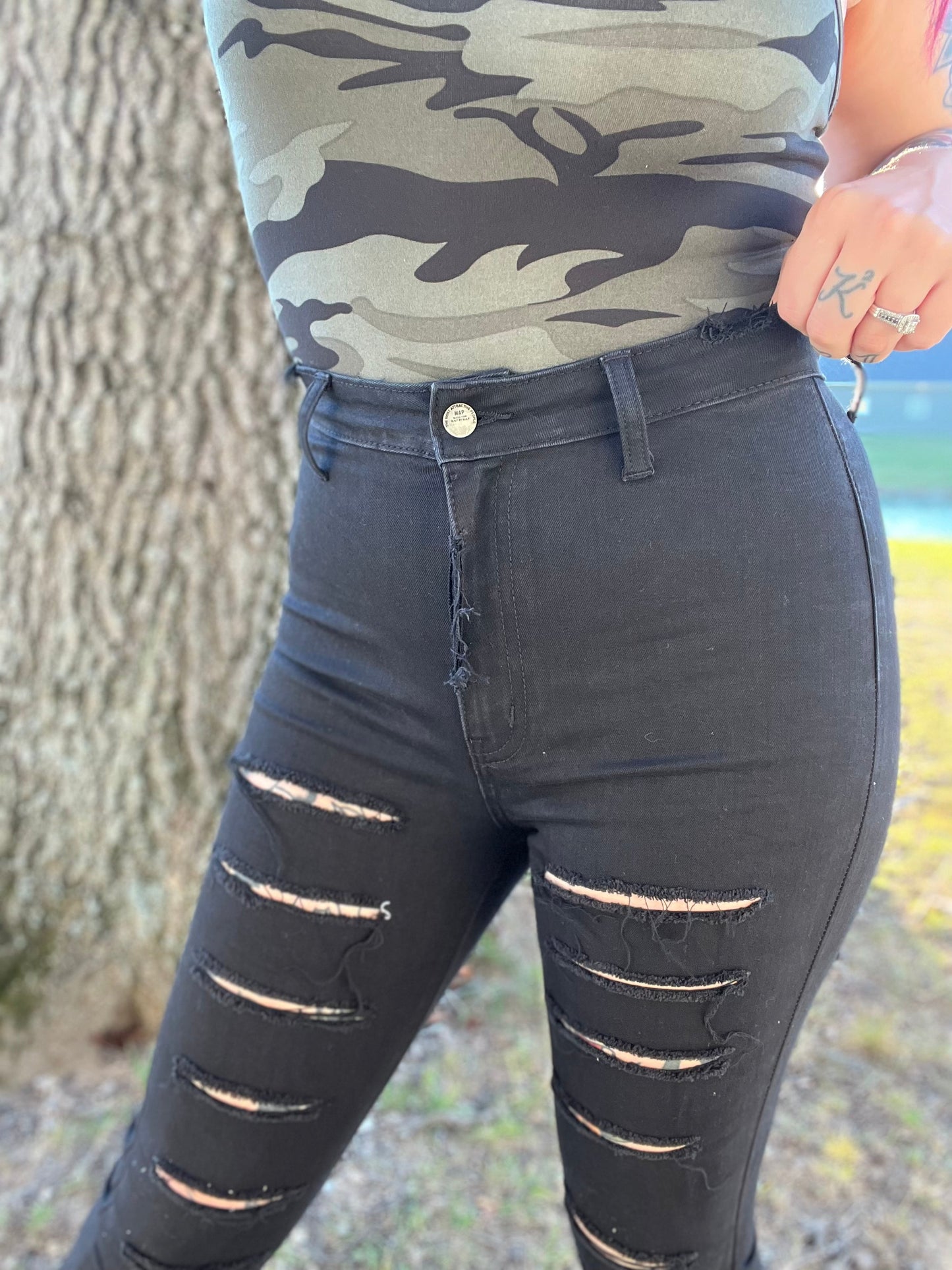 Caliente Distressed Super Flare Jeans *M.A.P*