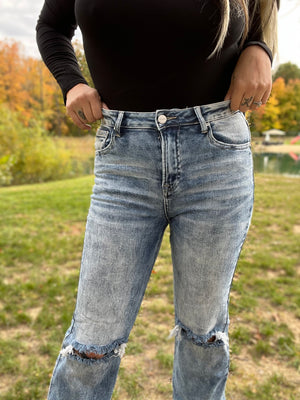 On Your Side Slit Hem Jeans *Risen*